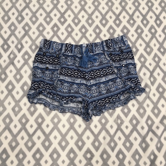 patterned shorts - Picture 2 of 3